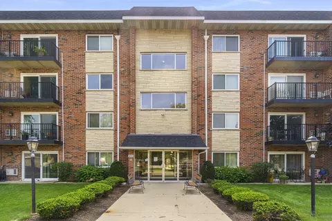 100 W Park Circle Dr #2H, Wheaton, IL 60187