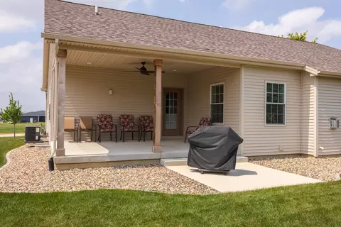 16 Brookstone Cir, Bloomington, IL 61704 photo 6