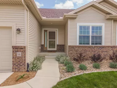 16 Brookstone Cir, Bloomington, IL 61704 photo 9