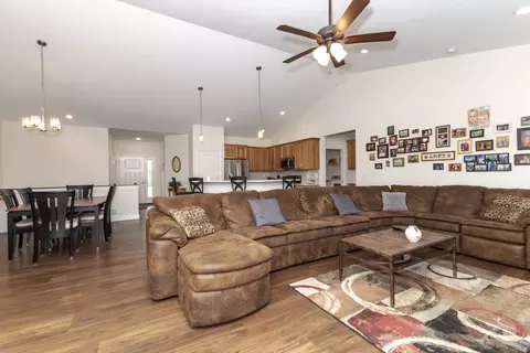 16 Brookstone Cir, Bloomington, IL 61704 photo 20