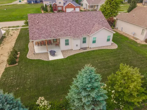 16 Brookstone Cir, Bloomington, IL 61704 photo 4