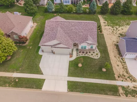 16 Brookstone Cir, Bloomington, IL 61704 photo 3