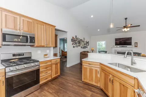 16 Brookstone Cir, Bloomington, IL 61704 photo 10