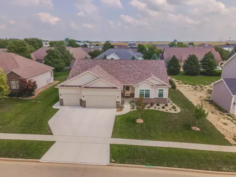16 Brookstone Cir, Bloomington, IL 61704 photo 2