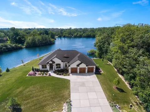 30 Lake Metonga Trl, Grant Park, IL 60940