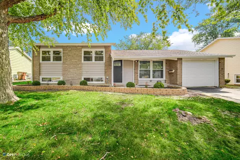 2801 Knollwood Pl, Hazel Crest, IL 60429