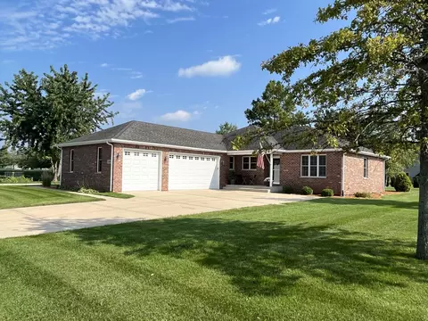 300 Clark St, Grant Park, IL 60940