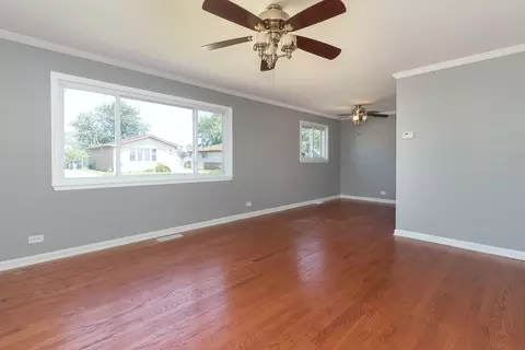 4439 Lisa Ln, Oak Forest, IL 60452 photo 3