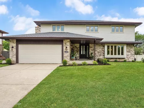 1249 Grace Ct, Downers Grove, IL 60516