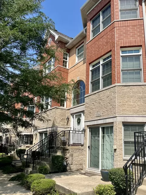 17947 Fountain Cir, Orland Park, IL 60467