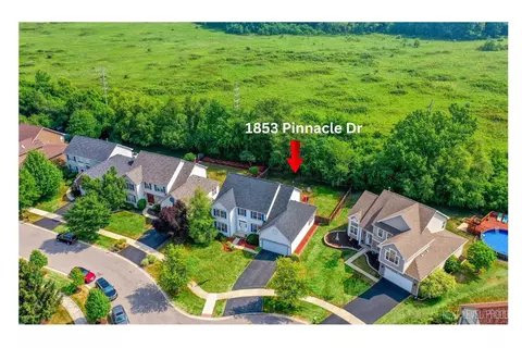 1853 Pinnacle Dr, Aurora, IL 60502