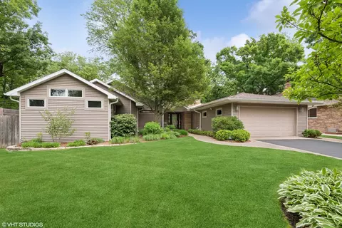 623 Echo Ln, Glenview, IL 60025