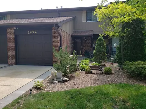 1252 Loughborough Ct, Wheaton, IL 60189