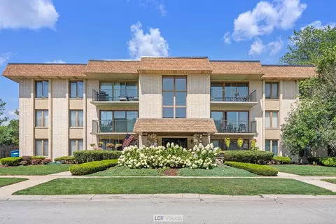 4714 W 106th St #3C, Oak Lawn, IL 60453
