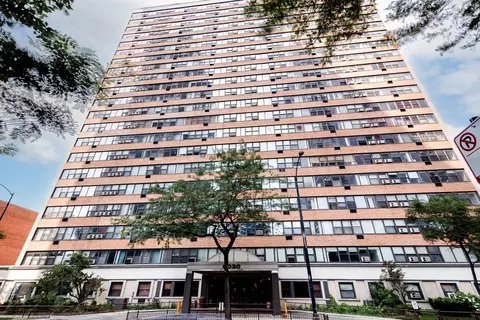 6030 N Sheridan Rd #1702, Chicago, IL 60660