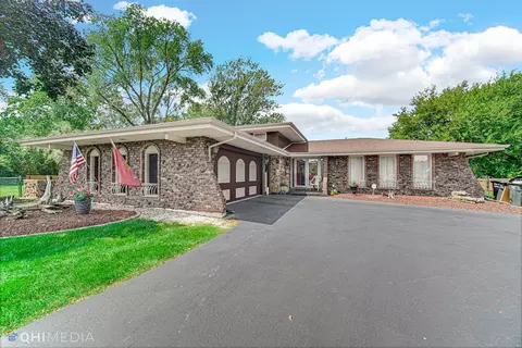 18820 W Louise Dr, Lansing, IL 60438