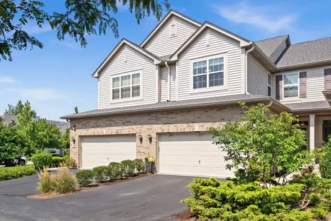 31 Oak Creek Ct, North Aurora, IL 60542