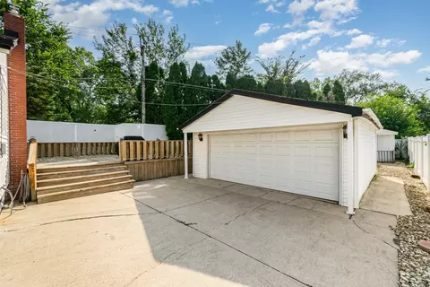 18464 School St, Lansing, IL 60438 photo 25