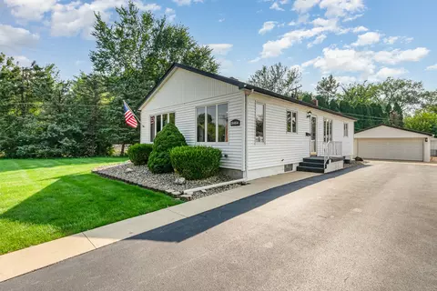 18464 School St, Lansing, IL 60438 photo 2