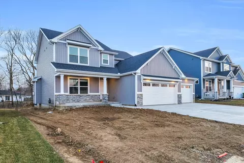 1303 Ravenwood Dr, Mahomet, IL 61853