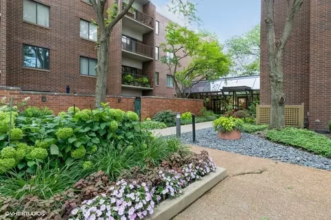 2150 Bouterse St #104, Park Ridge, IL 60068