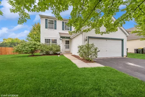9 Hazelwood Ct, Lake In The Hills, IL 60156