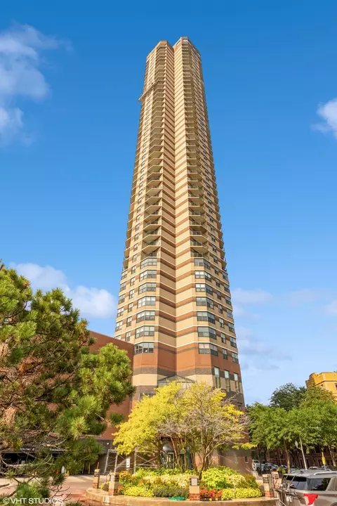 3660 N Lake Shore Dr #3211, Chicago, IL 60613