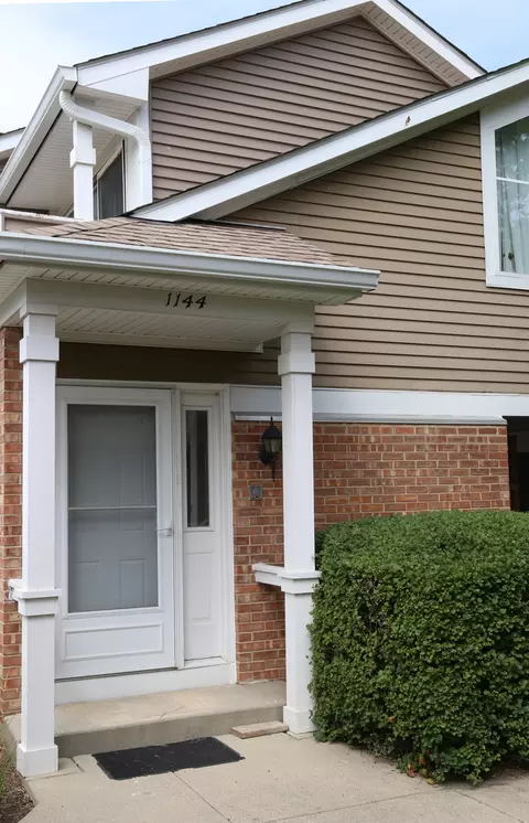 1144 Courtland Dr, Buffalo Grove, IL 60089