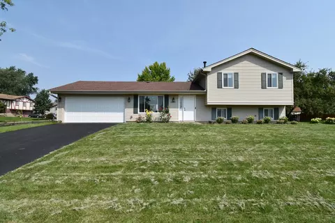 2360 Harbor Ln, Hanover Park, IL 60133