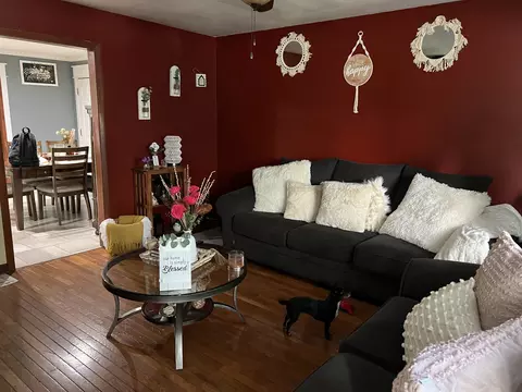 2080 Harvard Ln, Elgin, IL 60123 photo 2