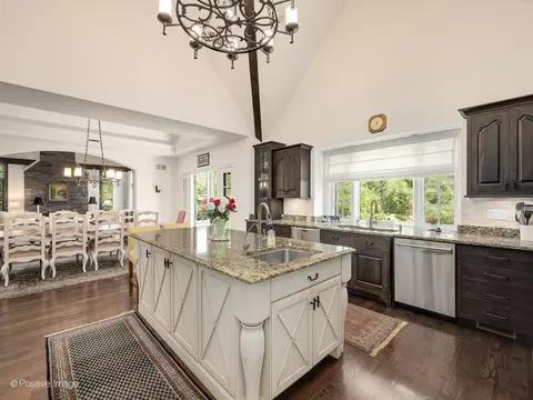516 Ridgemoor Dr, Willowbrook, IL 60527 photo 8