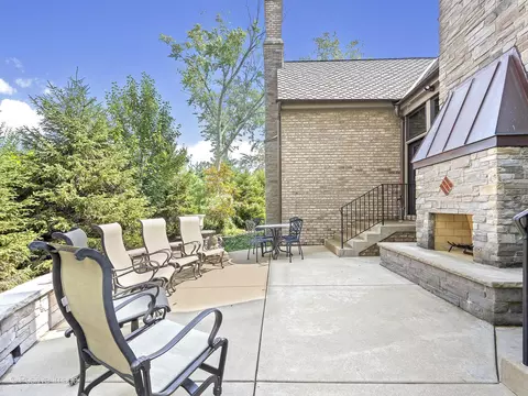 516 Ridgemoor Dr, Willowbrook, IL 60527 photo 32