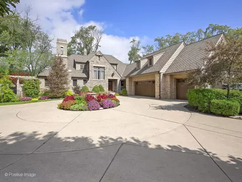 516 Ridgemoor Dr, Willowbrook, IL 60527 photo 2