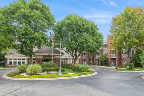 605 Barrington Ave #132, East Dundee, IL 60118