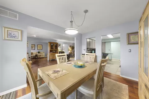 1460 Stonebridge Trl #1-2, Wheaton, IL 60189 photo 3