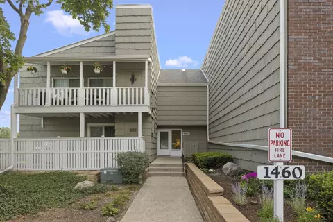 1460 Stonebridge Trl #1-2, Wheaton, IL 60189