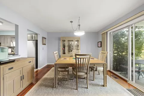 1460 Stonebridge Trl #1-2, Wheaton, IL 60189 photo 2