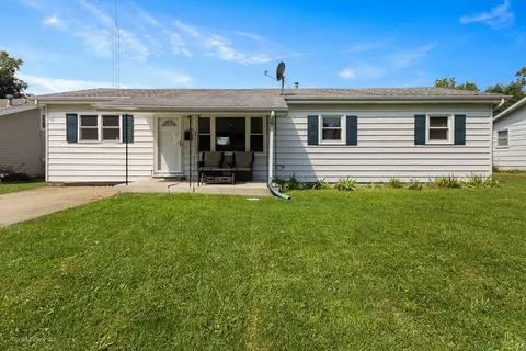 213 Hickory Ln, Momence, IL 60954