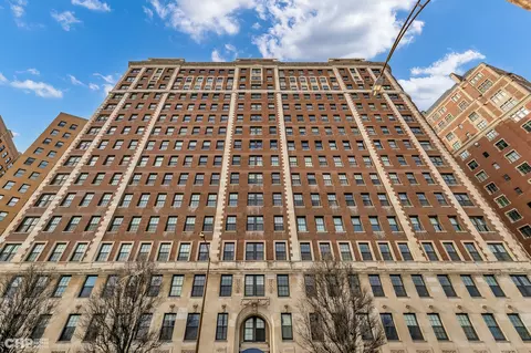 3750 N Lake Shore Dr #6D, Chicago, IL 60613