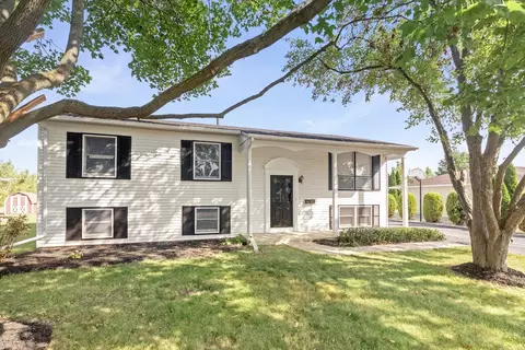 615 Sweetbriar St, Plano, IL 60545