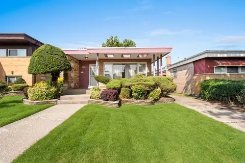9034 S Bennett Ave, Chicago, IL 60638