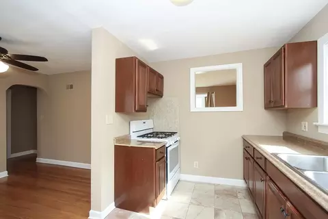 427 W Railroad Ave, Bartlett, IL 60103 photo 5