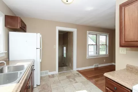 427 W Railroad Ave, Bartlett, IL 60103 photo 8