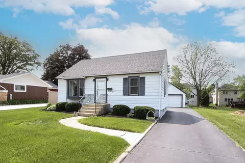 427 W Railroad Ave, Bartlett, IL 60103