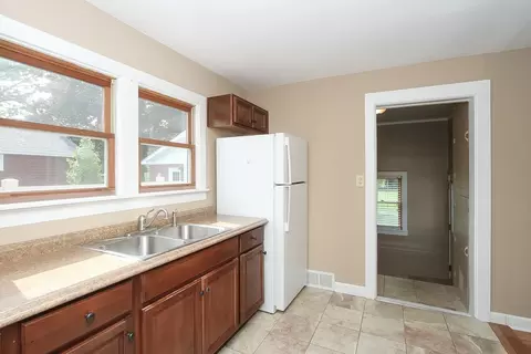 427 W Railroad Ave, Bartlett, IL 60103 photo 7