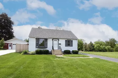 427 W Railroad Ave, Bartlett, IL 60103 photo 2