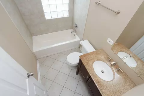 427 W Railroad Ave, Bartlett, IL 60103 photo 10