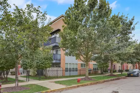 2235 W Maypole Ave #303, Chicago, IL 60612
