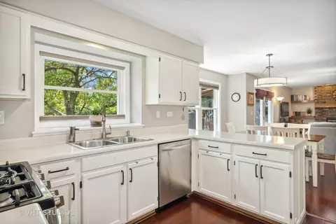 2337 Meadowview Ct, Aurora, IL 60502 photo 9