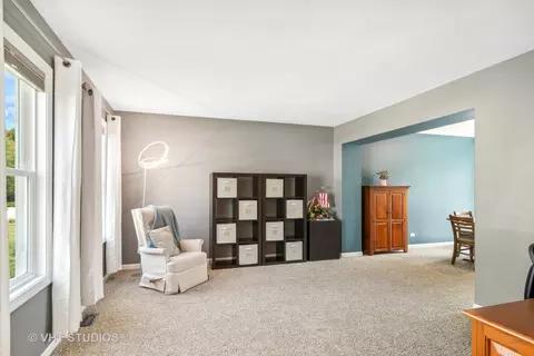 2337 Meadowview Ct, Aurora, IL 60502 photo 4